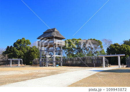 【佐賀県】快晴下の吉野ヶ里歴史公園(南内郭) 【佐賀県】快晴下の吉野ヶ里歴史公園(南内郭) 109943872