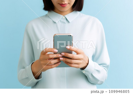水色の背景とスマホ女子02 水色の背景とスマホ女子02 109946805