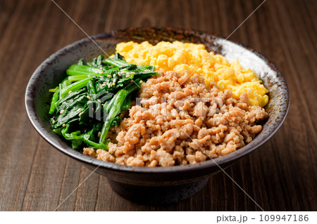 三色丼 109947186