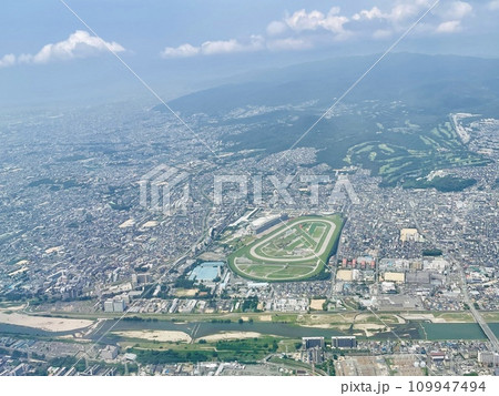 飛行機の窓からの眺め 飛行機の窓からの眺め 109947494