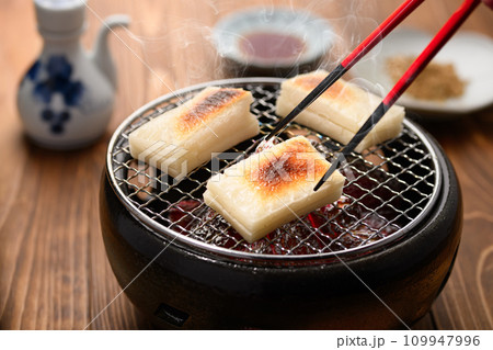 じっくり焼いた切り餅 109947996