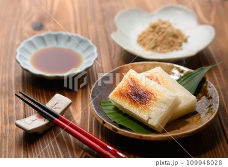 じっくり焼いた切り餅 109948028
