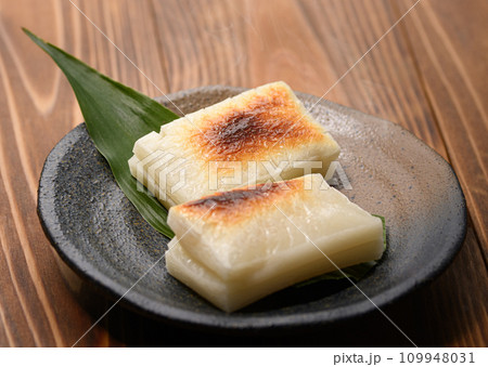 じっくり焼いた切り餅 じっくり焼いた切り餅 109948031