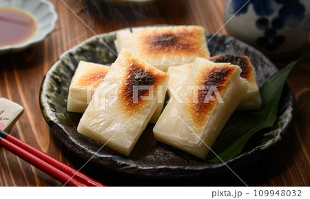 じっくり焼いた切り餅 109948032