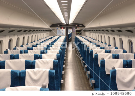 東京駅23:50／列車ホテルとして開放される東海道新幹線（普通車：車内） 109948690