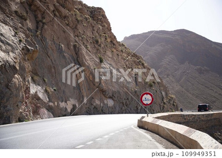 モロッコの道 109949351