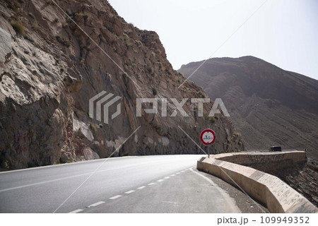 モロッコの道 モロッコの道 109949352