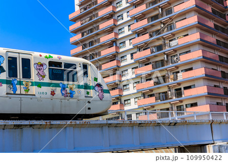 千葉県　佐倉市　ユーカリが丘を走るモノレール 109950422