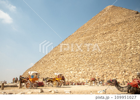 エジプトにあるギザの3大ピラミッドのとても美しい風景 109951027