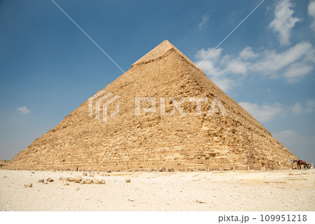 エジプトにあるギザの3大ピラミッドのとても美しい風景 109951218