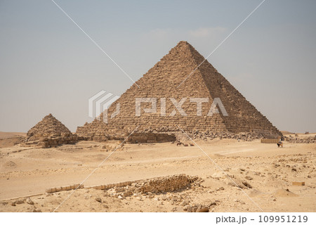 エジプトにあるギザの3大ピラミッドのとても美しい風景 109951219