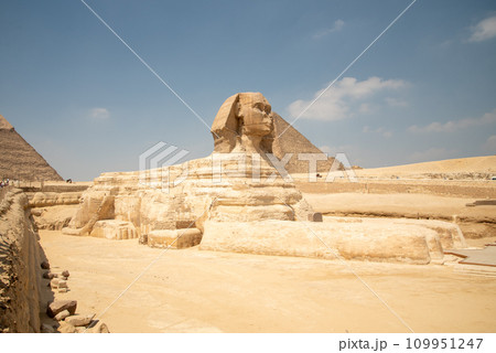エジプトにあるギザの3大ピラミッドのとても美しい風景 109951247