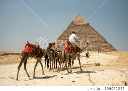 エジプトにあるギザの3大ピラミッドのとても美しい風景 109951255