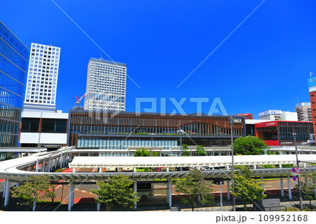 【福井県】快晴のJR福井駅東口（北陸新幹線） 109952168