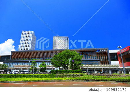 【福井県】快晴のJR福井駅東口（北陸新幹線） 109952172