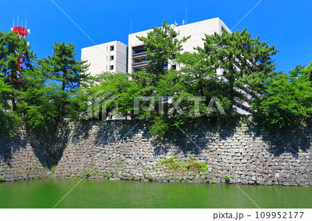 【福井県】快晴の福井県庁舎 109952177