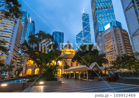 Scenery of the Statue Square, a public pedestrian square in Central, Hong Kong, China. 109952469