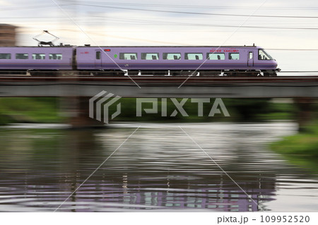 伯備線特急スーパーやくも色：381系電車（岡山⇔出雲市） 109952520