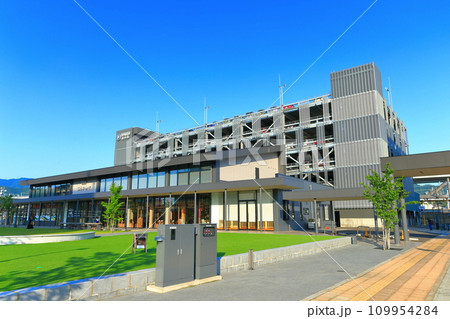 【福井県】晴天の敦賀駅西広場公園 【福井県】晴天の敦賀駅西広場公園 109954284
