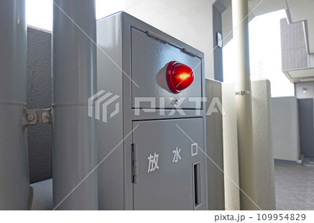 マンションの連結送水管・放水口 109954829