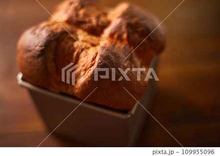 Japanese Shokupan bread loaf Japanese Shokupan bread loaf 109955096