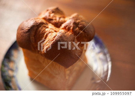 Japanese Shokupan bread loaf 109955097