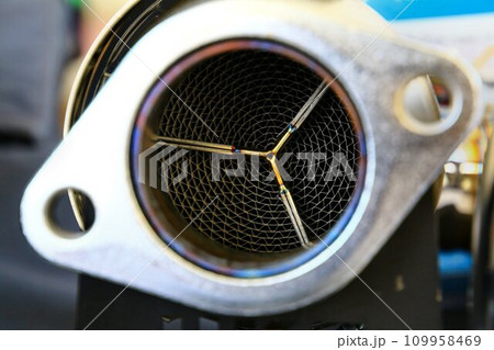 自動車用の三元(メタル)触媒 109958469