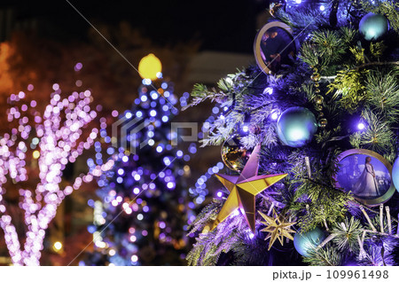東京都千代田区丸の内のクリスマスイルミネーションの景色 109961498