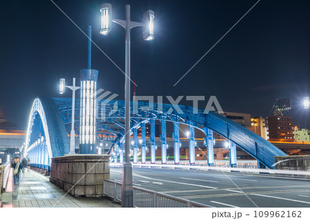 「東京都」浅草　夜の駒形橋の風景 109962162