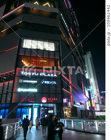 【東京都渋谷区】渋谷夕景 - 渋谷フラクス前の雑踏（2023年11月） 109962442