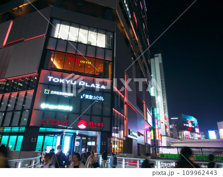 【東京都渋谷区】渋谷夕景 - 渋谷フラクス前の雑踏(2023年11月) 【東京都渋谷区】渋谷夕景 - 渋谷フラクス前の雑踏(2023年11月) 109962443