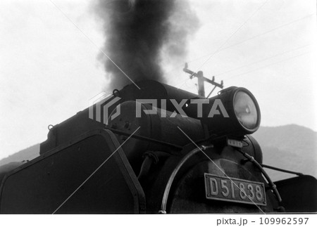 (昭和の歴史)懐かしい蒸気機関車::1971年、伯備線、モノクロフィルム (昭和の歴史)懐かしい蒸気機関車::1971年、伯備線、モノクロフィルム 109962597
