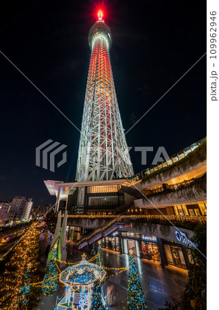 「東京都」東京スカイツリー 東京スカイツリータウンクリスマスイルミネーション 「東京都」東京スカイツリー 東京スカイツリータウンクリスマスイルミネーション 109962946
