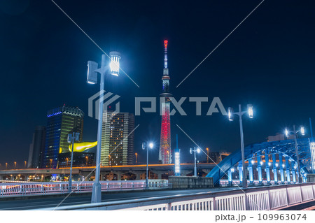「東京都」浅草 駒形橋のライトアップ 「東京都」浅草 駒形橋のライトアップ 109963074