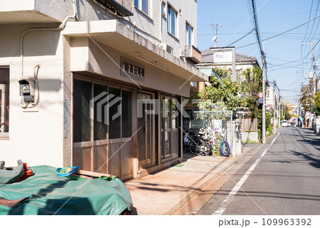 【目黒区】早朝の閑静な住宅街 【目黒区】早朝の閑静な住宅街 109963392