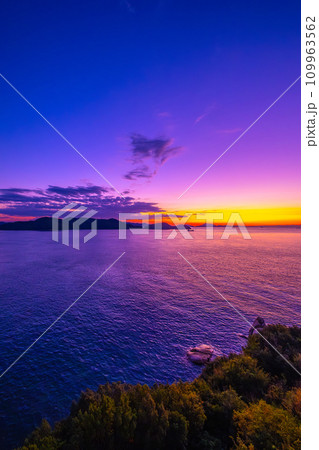 瀬戸内海のマジックアワー 109963562