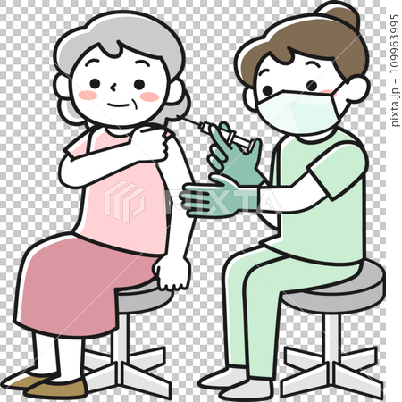 シニア女性に注射をする女性看護師 109963995