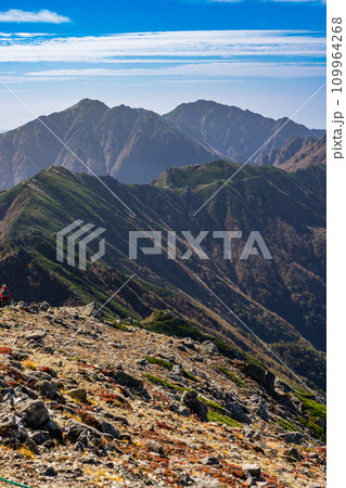長野県中央アルプス縦走登山千畳敷から空木岳　空木岳と南駒ヶ岳 109964268