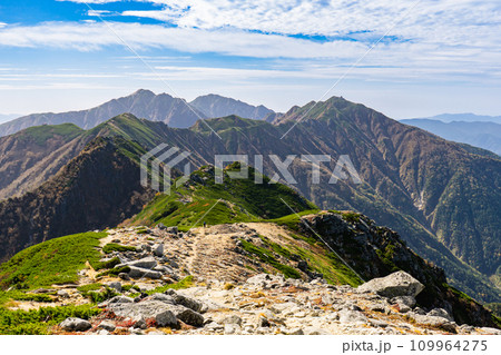 長野県中央アルプス縦走登山千畳敷から空木岳　空木岳と南駒ヶ岳 109964275