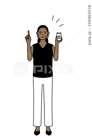 スマホのセキュリティ対策をするアフリカ系シニア女性 109964536