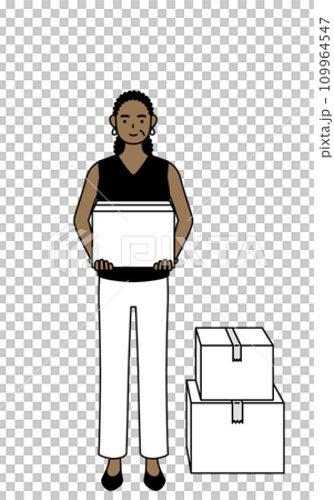 段ボールを運ぶ作業をするアフリカ系シニア女性 109964547