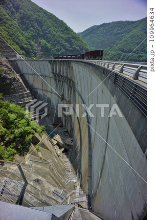 川治ダムの堤体 109964634