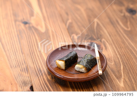 こんがり焼き上げた　磯辺焼き 109964795