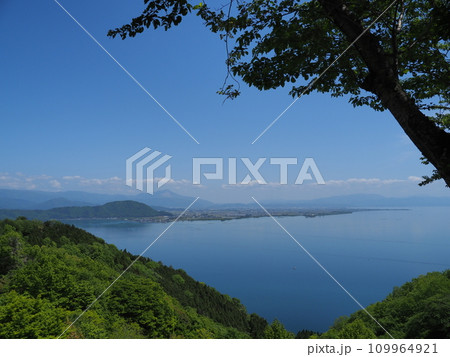 奥琵琶湖パークウェイからの景色(滋賀県・長浜市)2 奥琵琶湖パークウェイからの景色(滋賀県・長浜市)2 109964921