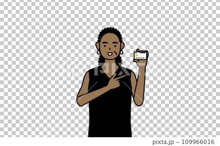 クレジット決済を勧めるアフリカ系シニア女性 109966016