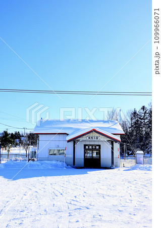 晴れた日の美瑛町美馬牛駅 晴れた日の美瑛町美馬牛駅 109966071