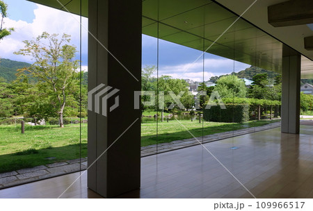 京都市京セラ美術館　中庭 109966517