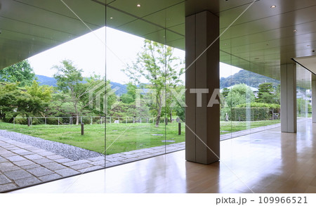 京都市京セラ美術館　中庭 109966521