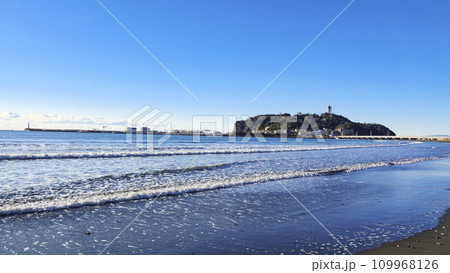 湘南の海と砂浜 109968126