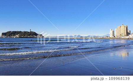 湘南の海と砂浜 109968139
